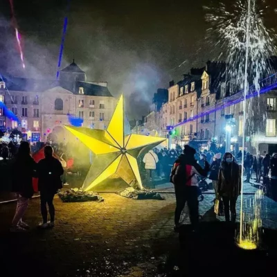 Concepts - Rencontre des étoiles avec une étoile jaune et des lasers