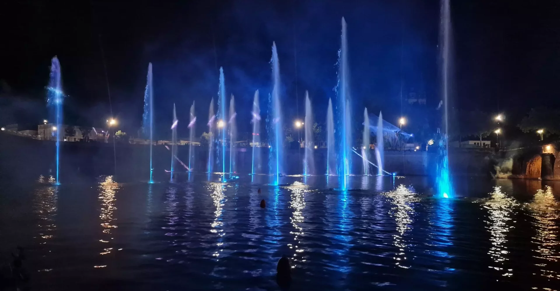 Show multimédia avec fontaines et laser à Angers