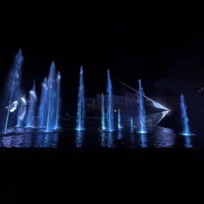 Spectacle de fontaine et laser lors d'un évènement à Niort